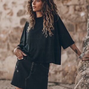 The Black loose Linen Tee Size Medium EUC, no flaws